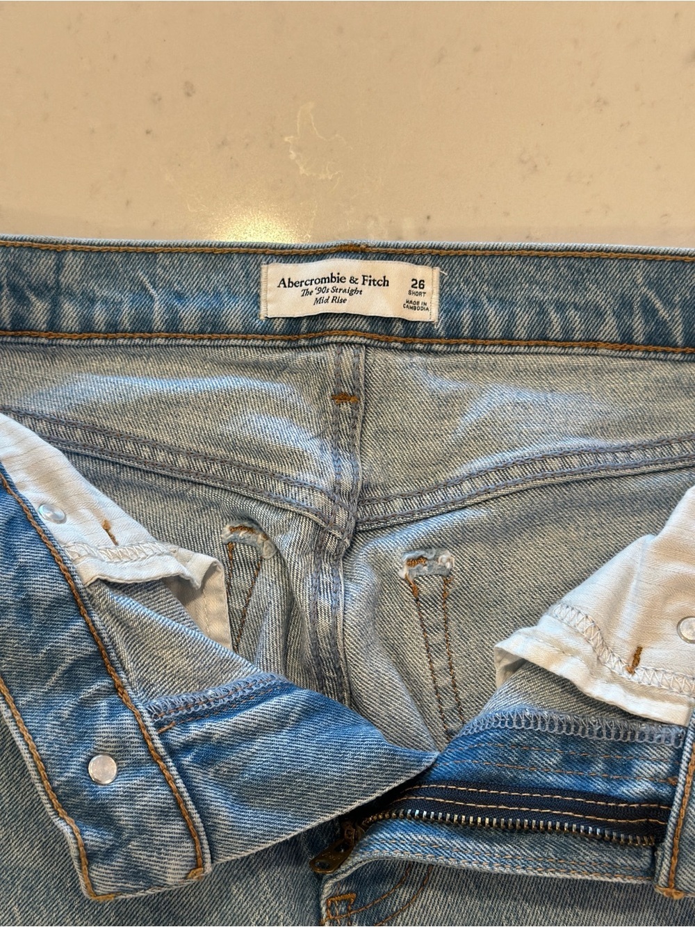NWOT Abercrombie 90s Relaxed Fit Straight Leg Jeans Size 26 Denim High Rise - Picture 5 of 5